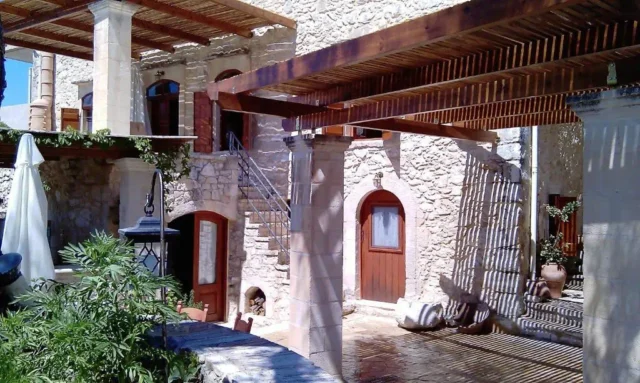 Kouriton House