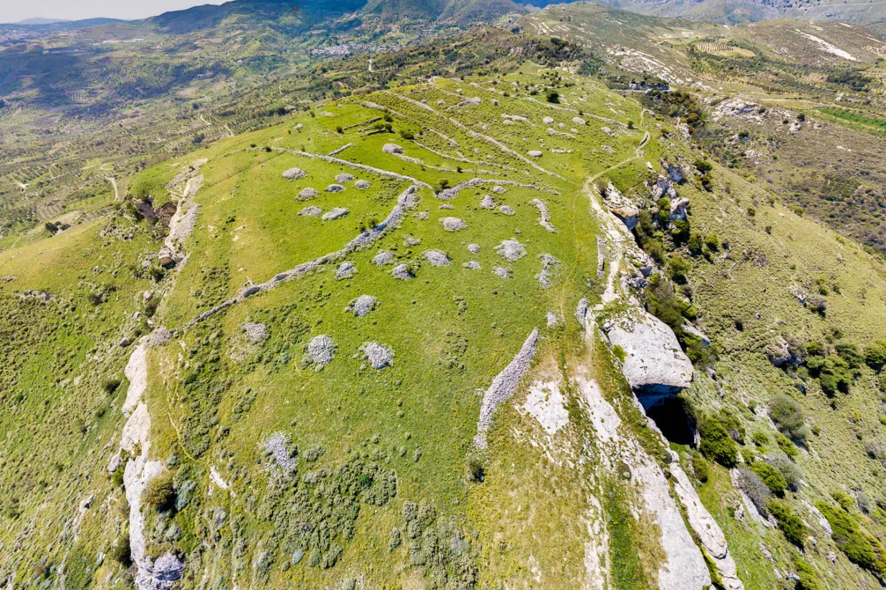 Ancient Rizinia, near Prinias Ancient Rizinia, near Prinias