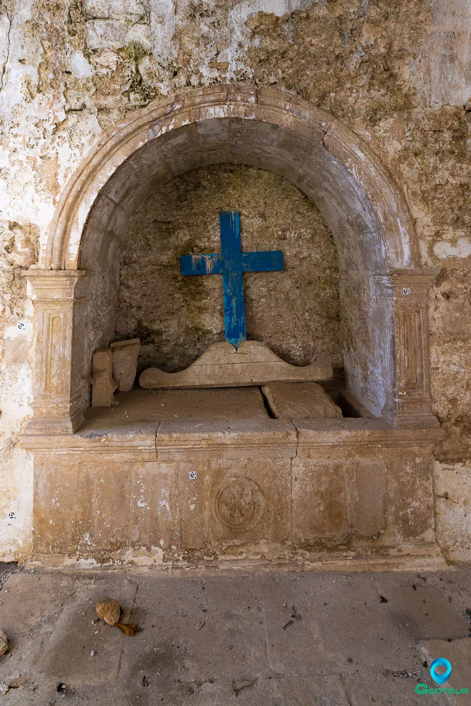 The interior arcosolium, Agioi Apostoloi Church (Holy Apostles), Alagni The interior arcosolium, Agioi Apostoloi Church (Holy Apostles), Alagni